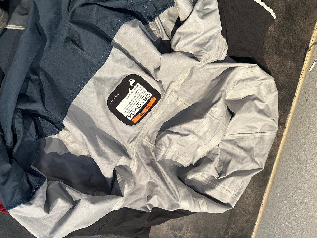 Ortovox Corvara 3L Hardshell Jacke (L Herren) atmungsaktiv rot blau - wanderlich.com