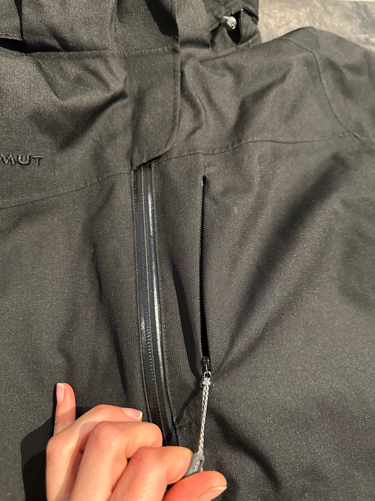 Hardshell Jacke von Mammut (L Herren) schwarz wasserdicht