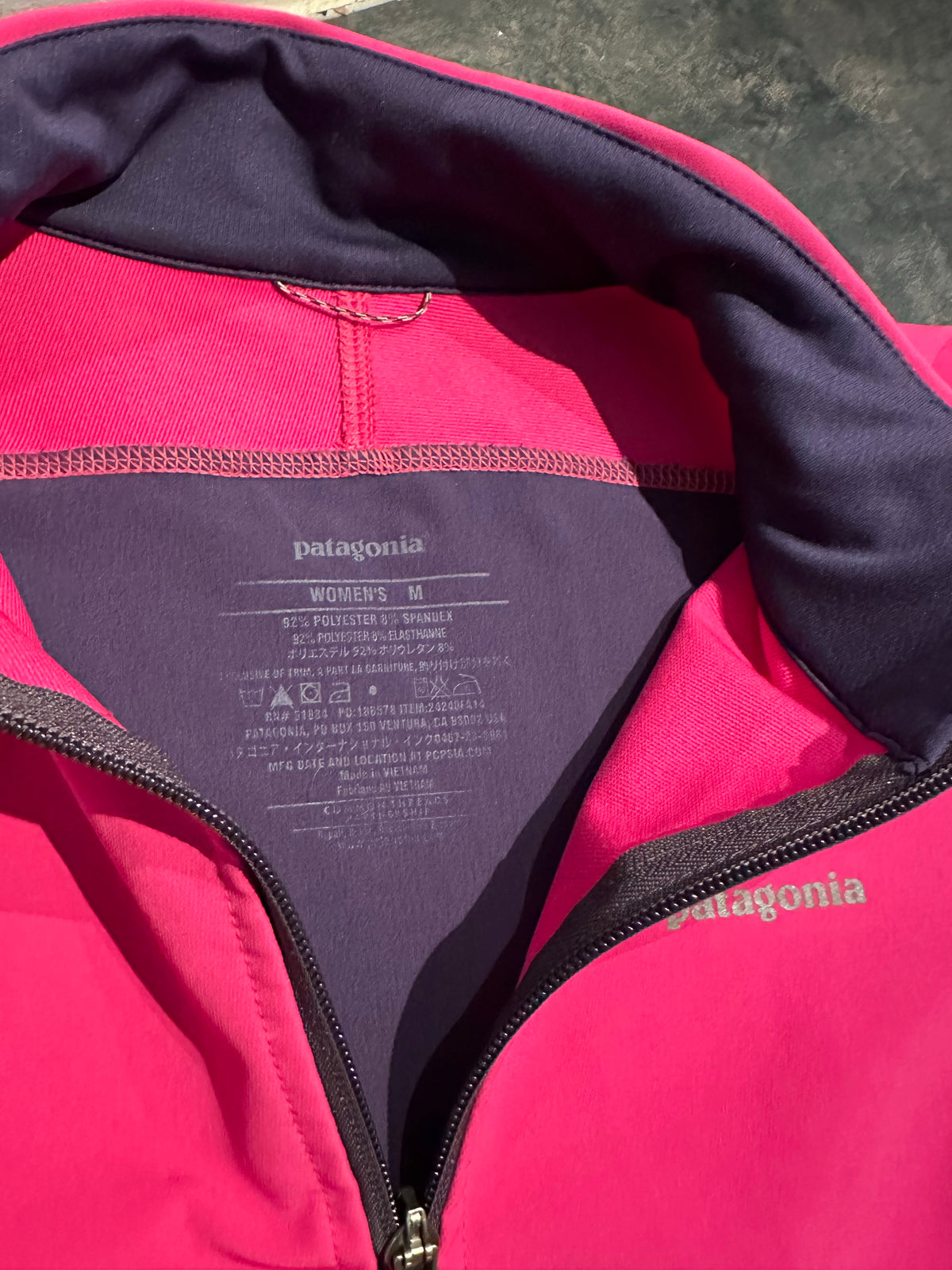 Softshell Jacke von Patagonia (M Damen) pink lila - wanderlich.com