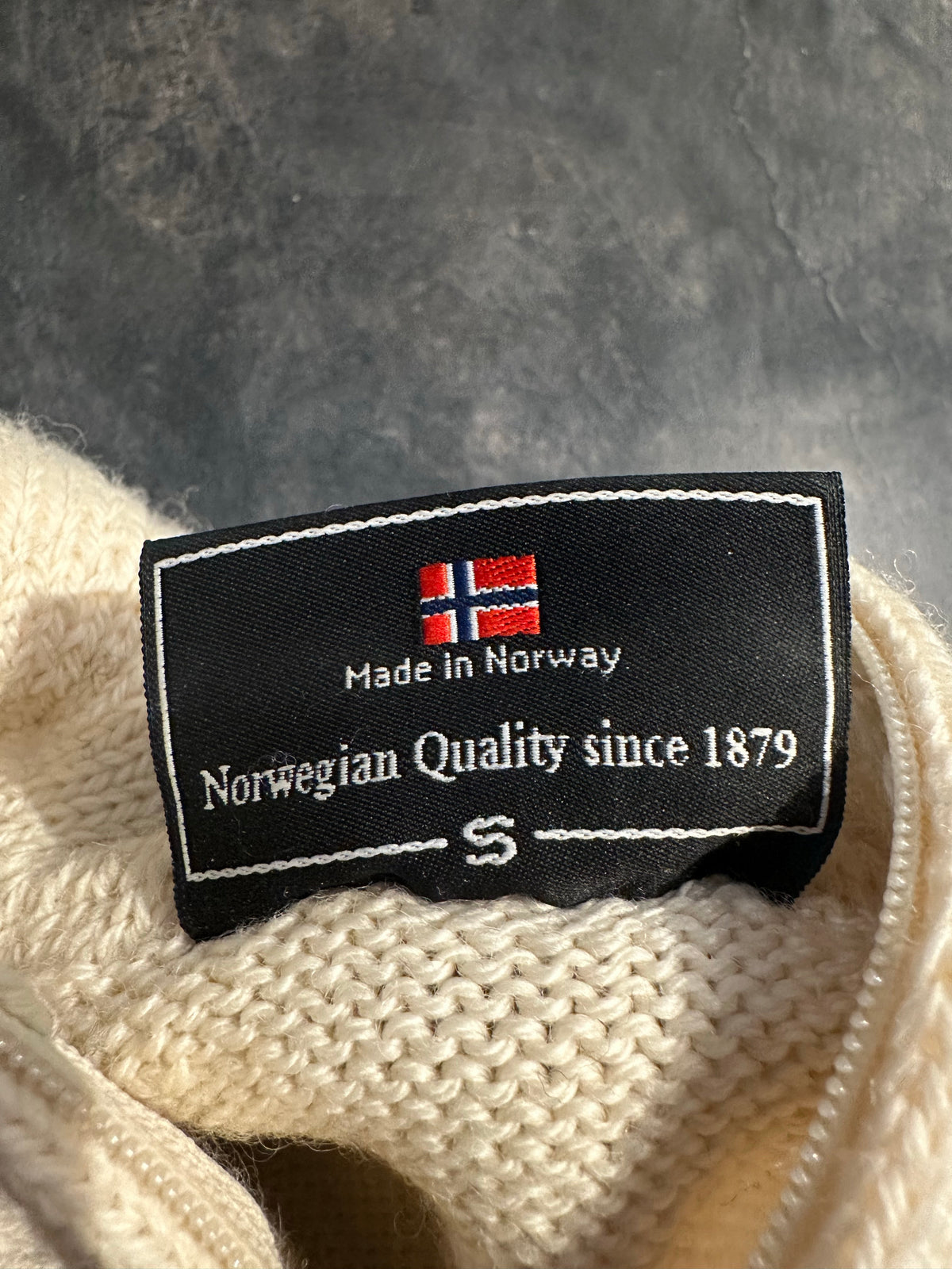 100% Wolle Dale of Norway Strickpullover (S Damen) schwarz