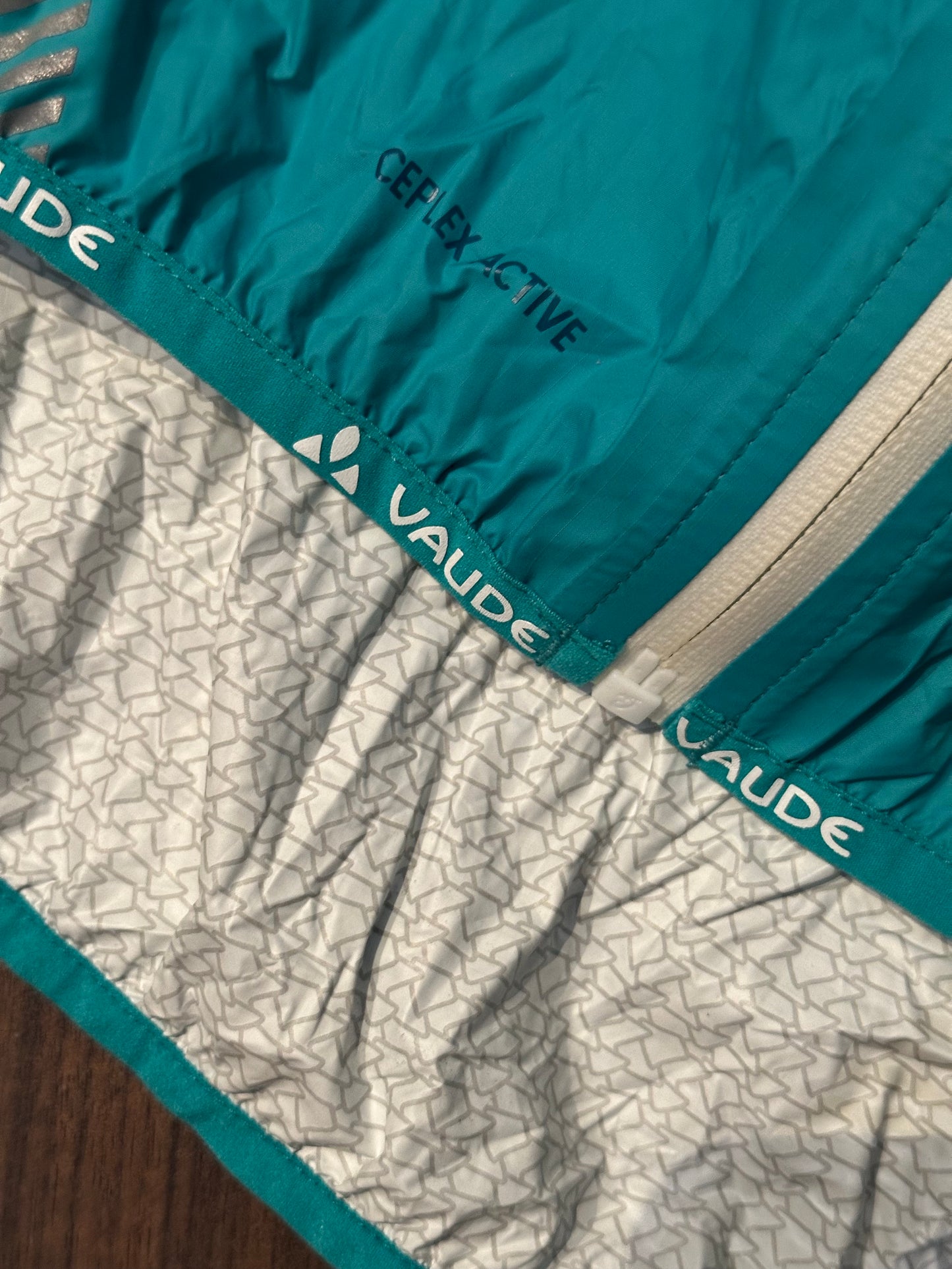 Leichte Jacke von Vaude (L-XL Damen) blau