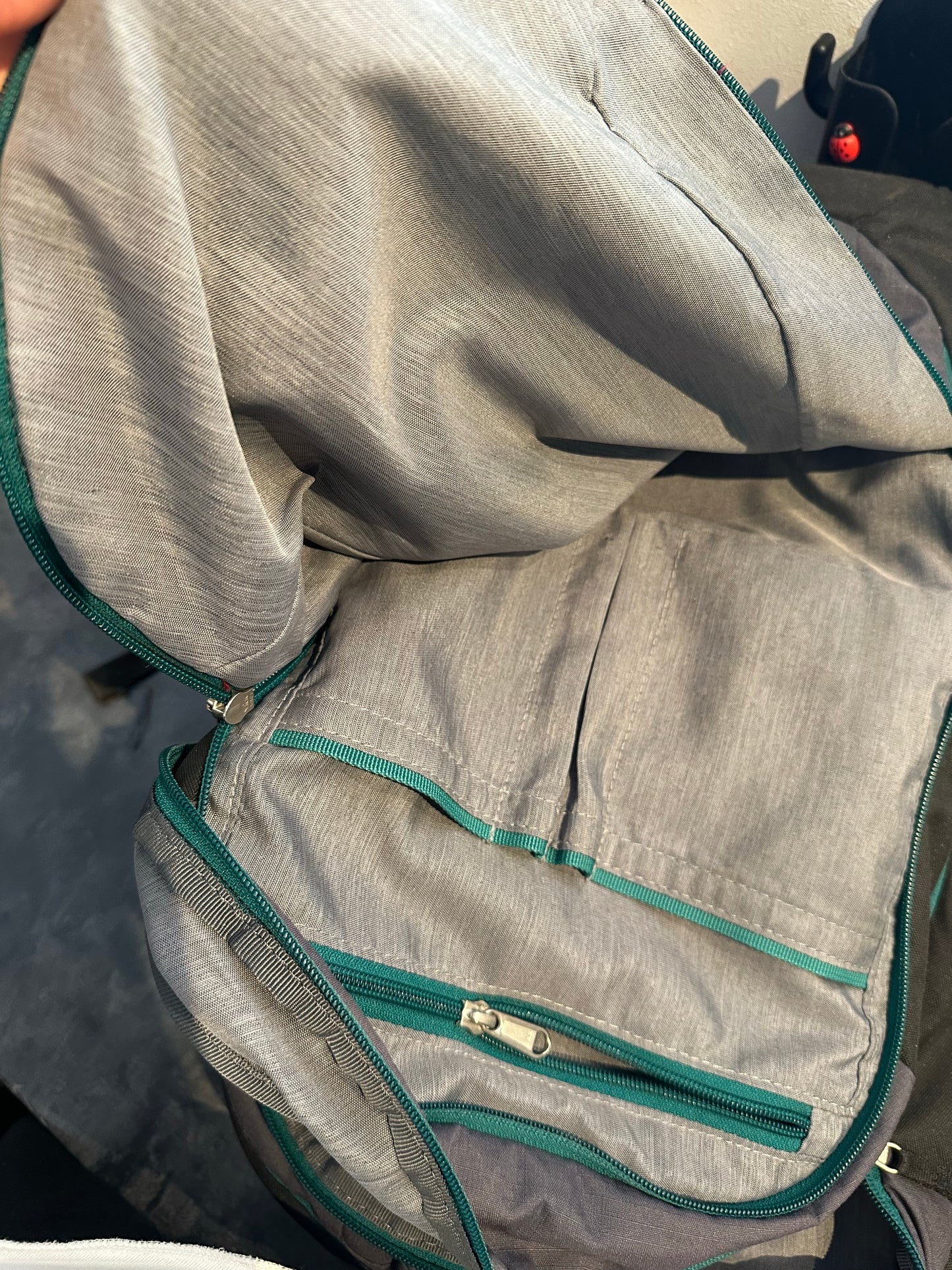 Rucksack Deuter Giga Airstripes 28L schwarz grau
