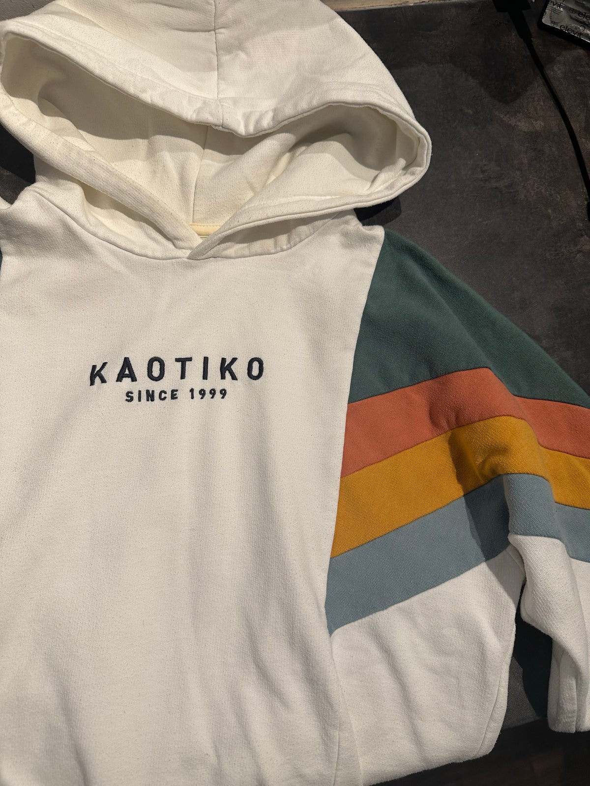 Hoodie von Kaotiko S-M (Unisex) Sweatshirt weiß bunt