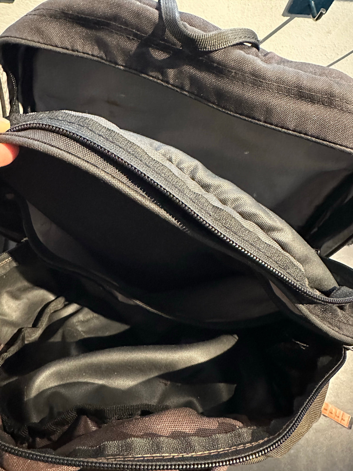 Rucksack Deuter schwarz grau