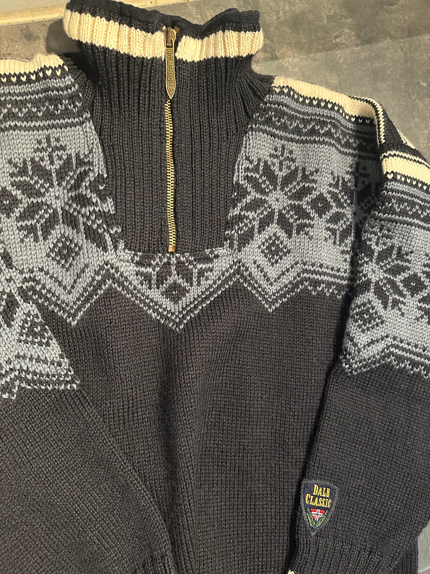 100% Wolle Dale of Norway Strickpullover (S-M Damen) schwarz