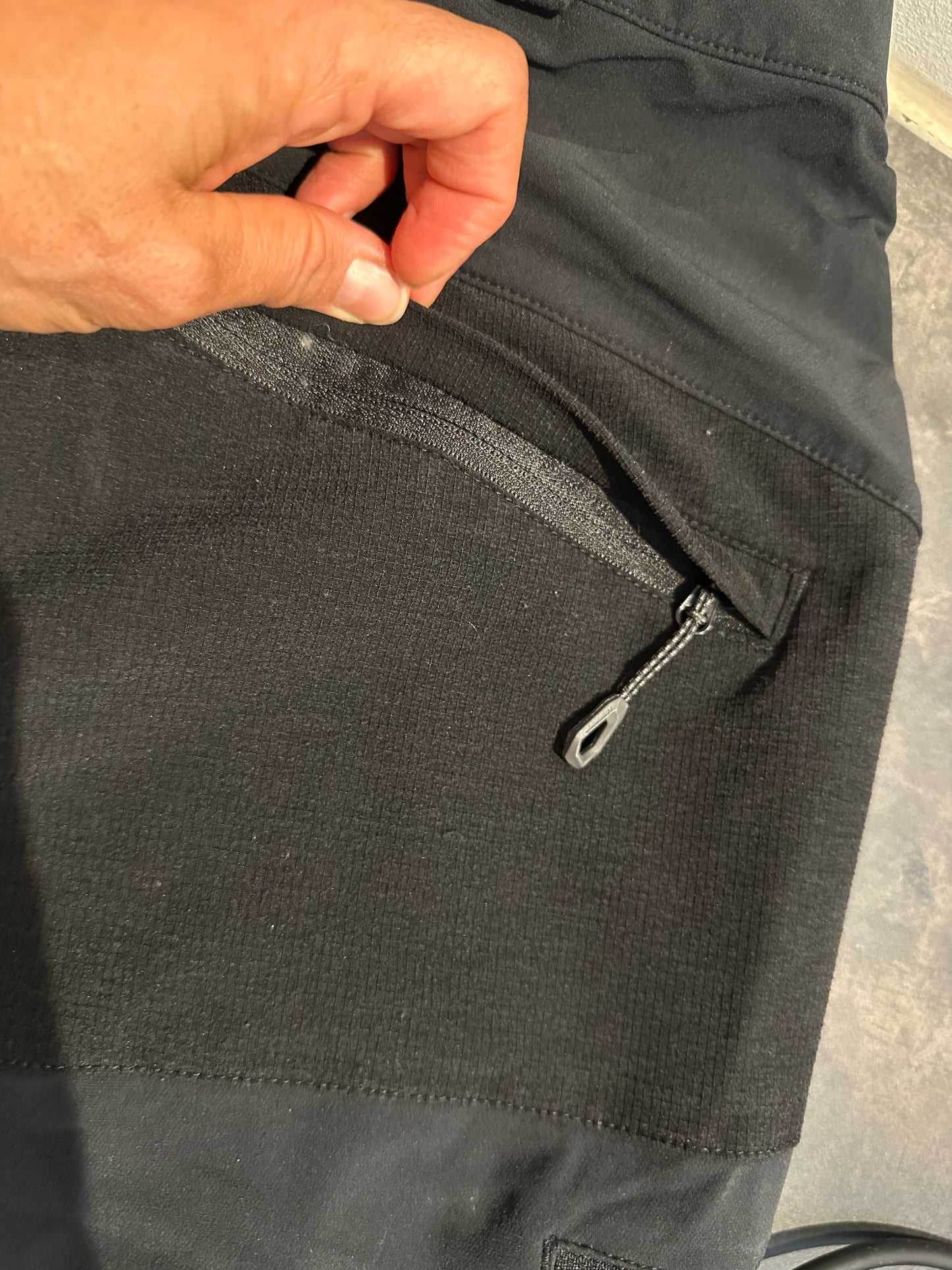 Trekking Hose von Mammut Softshell (M Damen kurz) schwarz