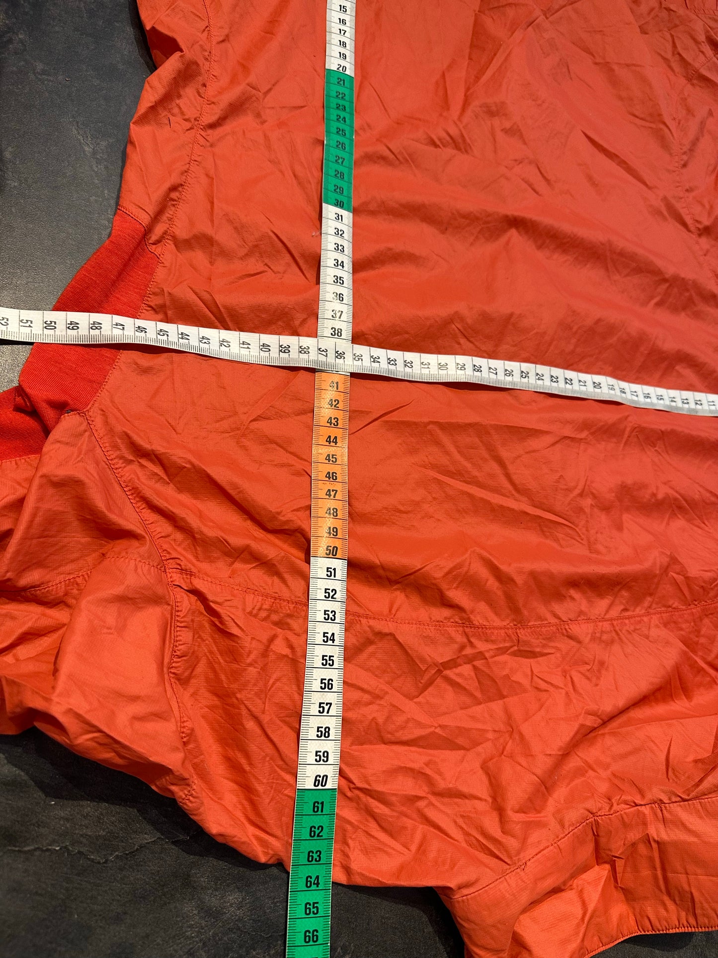 Leichte Jacke von Vaude (S-M Damen) korallen rot