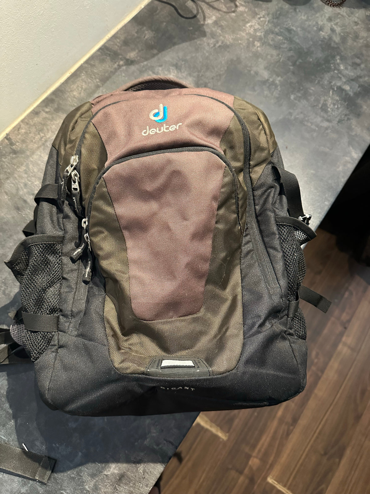Rucksack Deuter schwarz grau