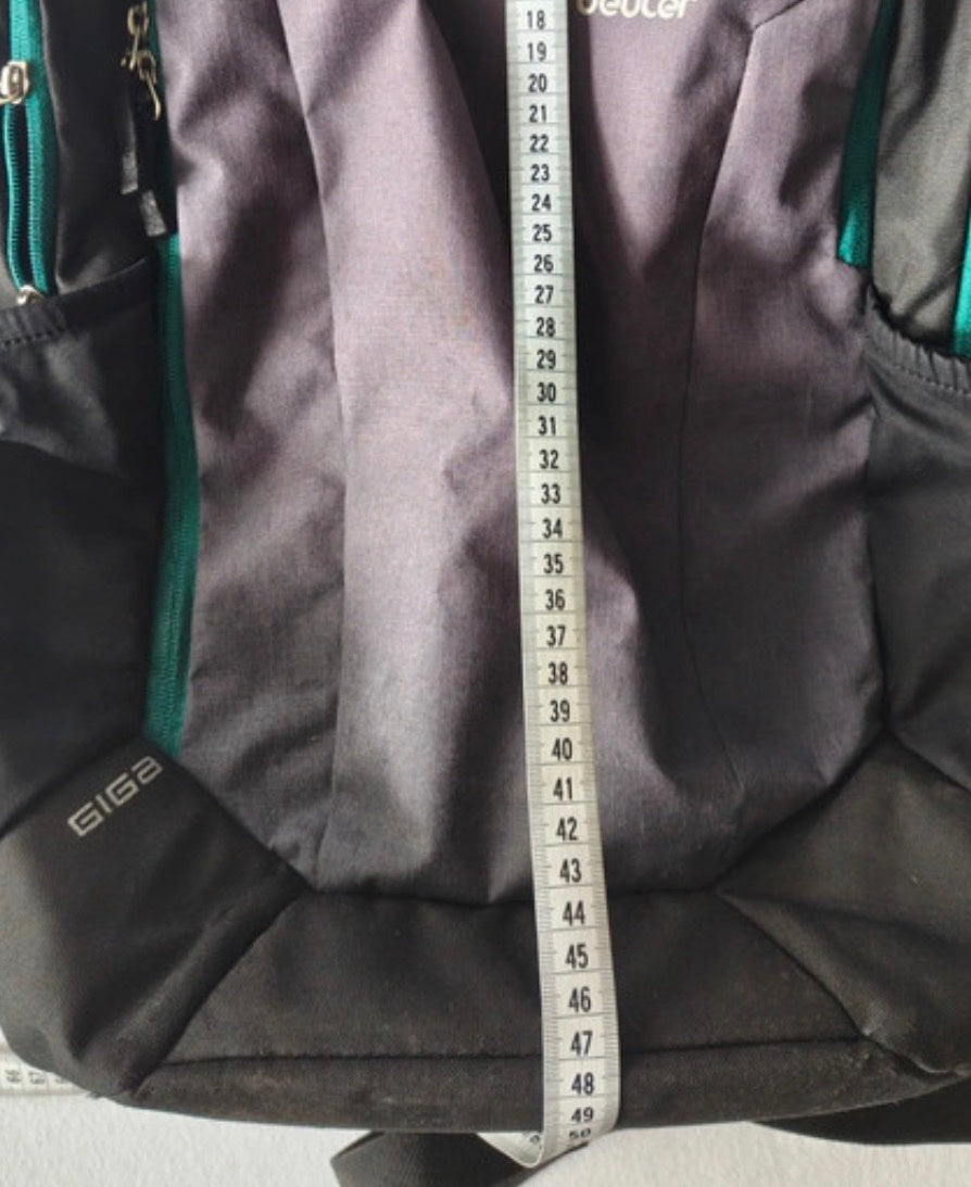 Rucksack Deuter Giga Airstripes 28L schwarz grau