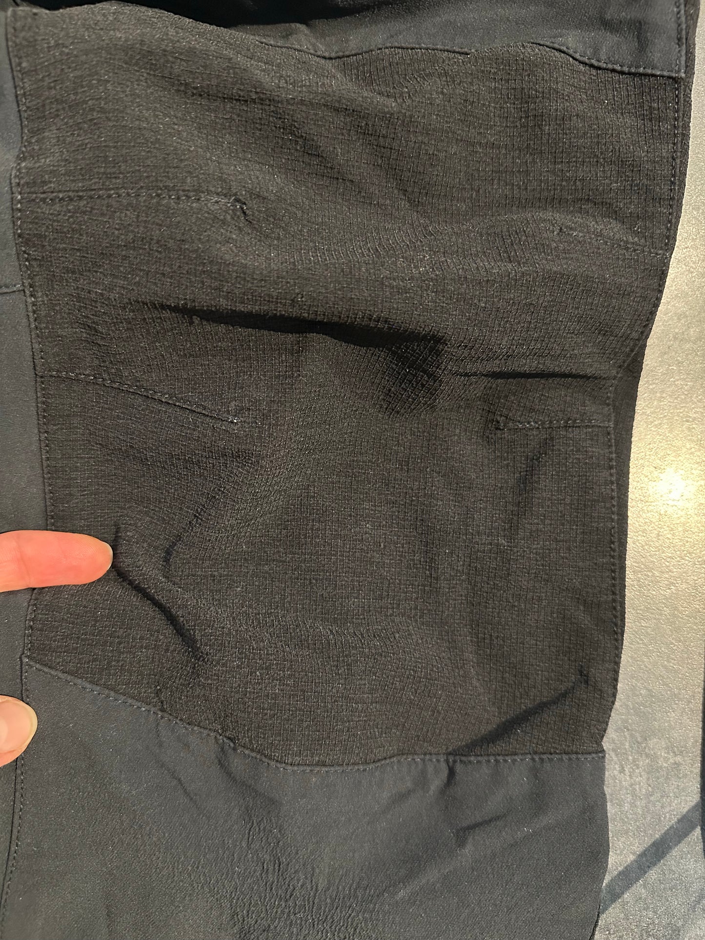 Trekking Hose von Mammut Softshell (M Damen kurz) schwarz