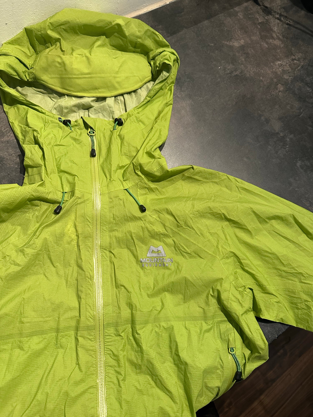 Leichte Regen Jacke Mountain Equipment (M-L Herren) grün