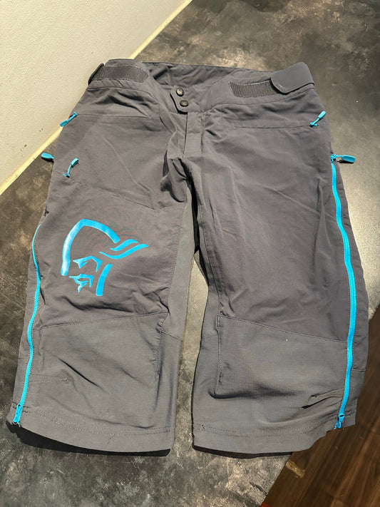 Trekking Shorts von Norrøna (M Damen) grau