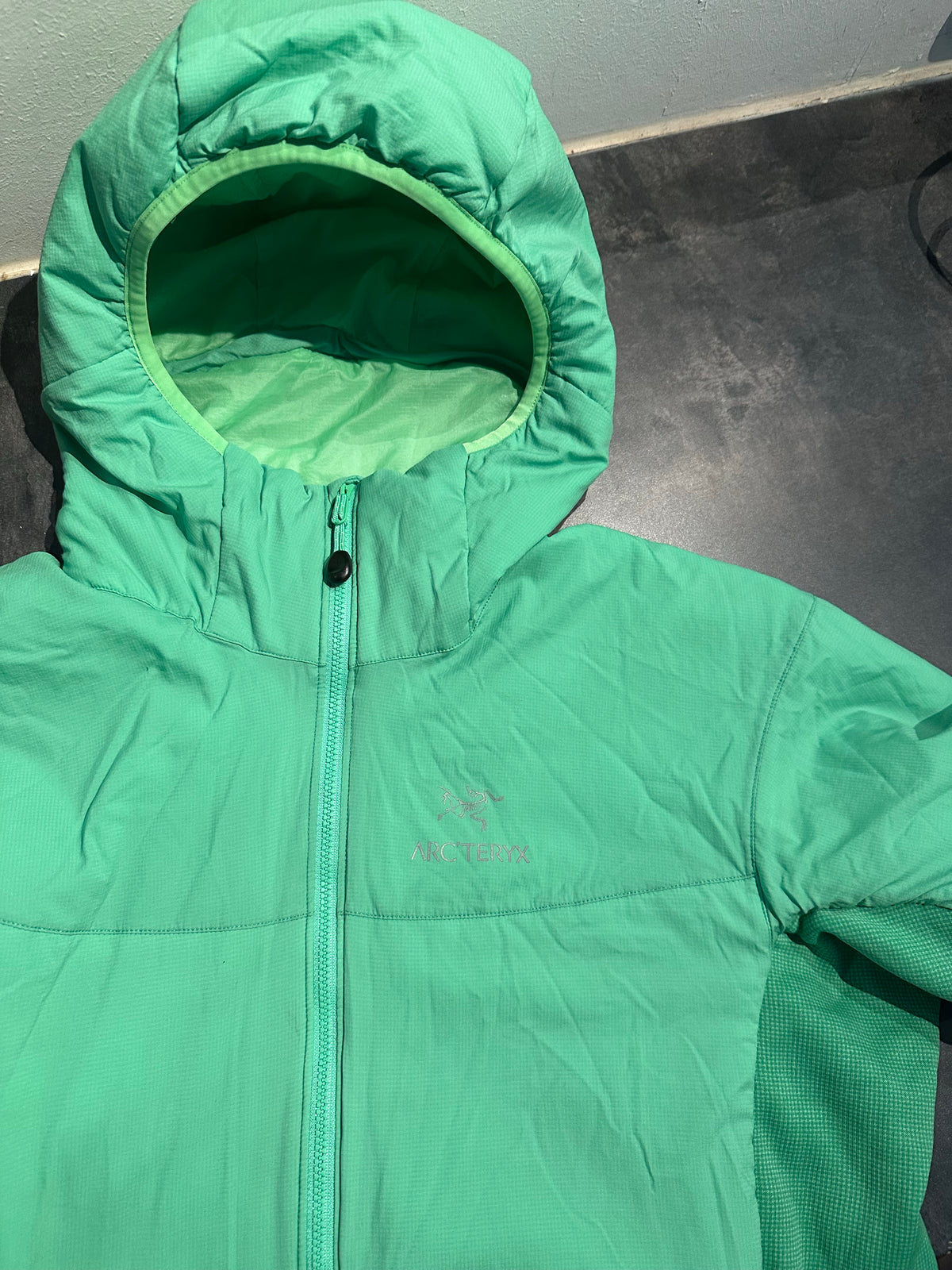 Ultraleichte gefütterte Jacke Arcteryx Atom LT (XL Damen) mint grün