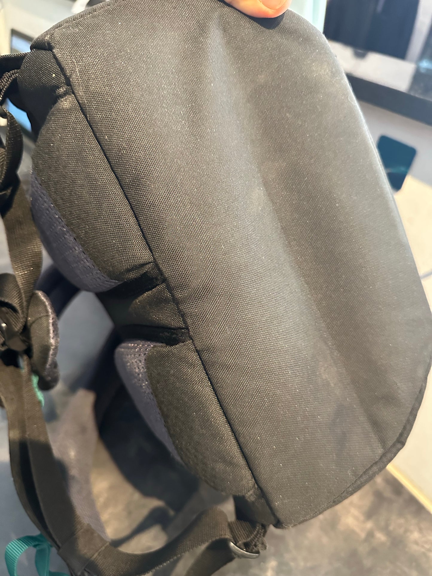 Rucksack Deuter Giga Airstripes 28L schwarz grau