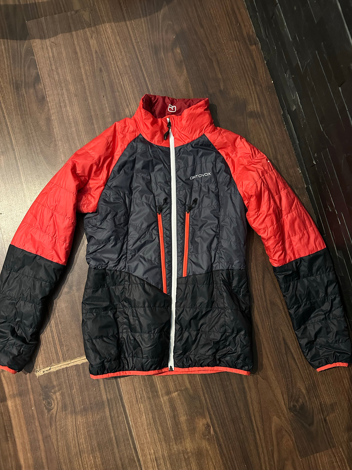 Kapuzen Jacke Ortovox (M Damen) Swisswool rot grau