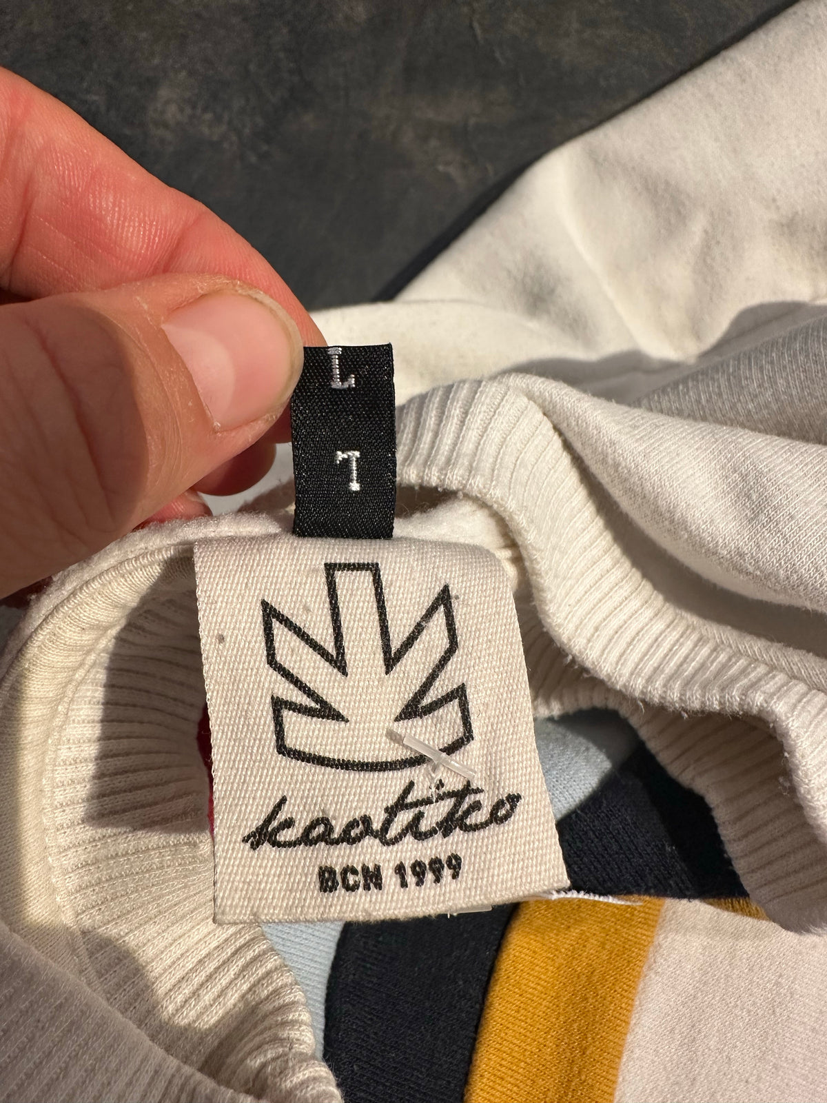 Kaotiko Pullover (L-XL) 50% Baumwolle weiß schwarz