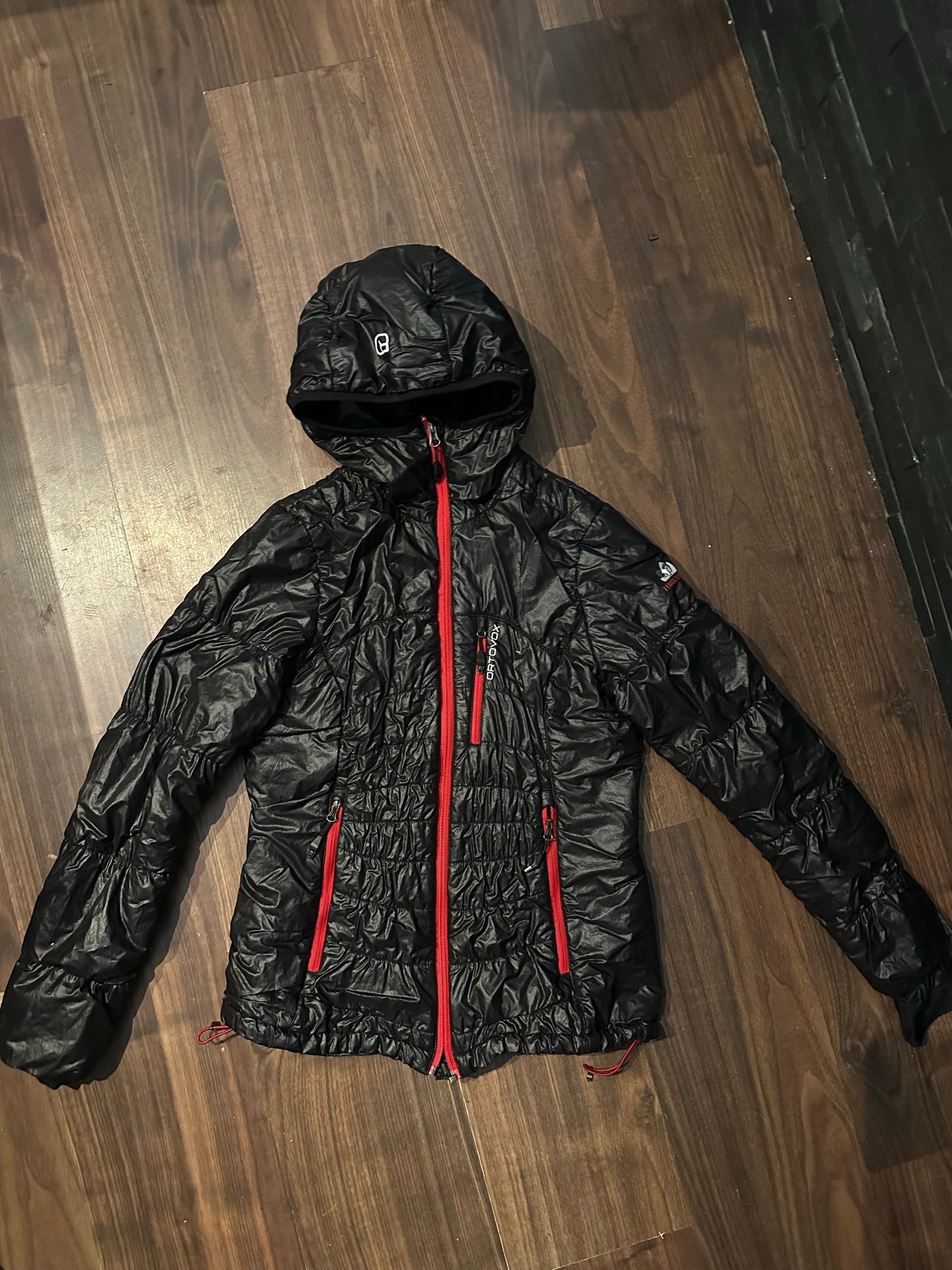 Wolle / Daunen Isolation Jacke Ortovox (S Herren) schwarz mit Kapuze