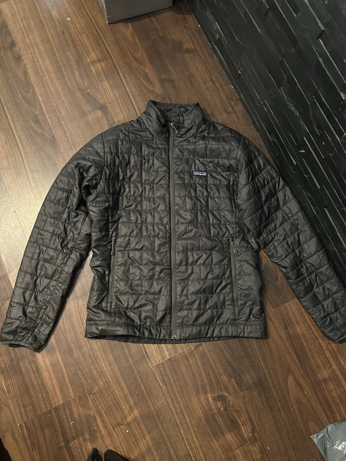 Jacke Patagonia Nano Puff (M Herren) grau anthrazit Isolation leicht