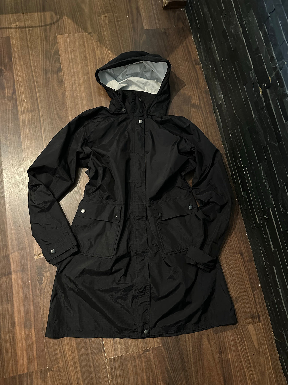 Regenmantel von Patagonia (Damen XL) schwarz