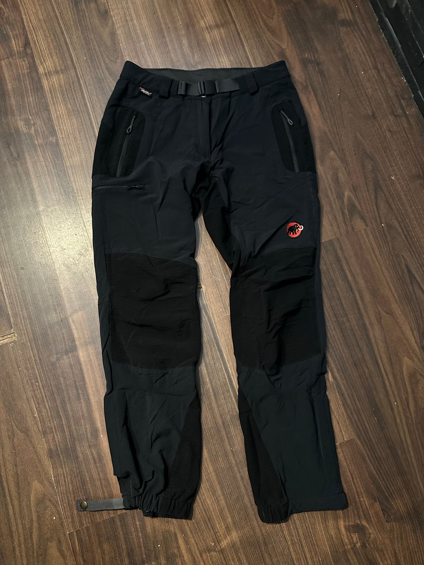 Trekking Hose von Mammut Softshell (M Damen kurz) schwarz