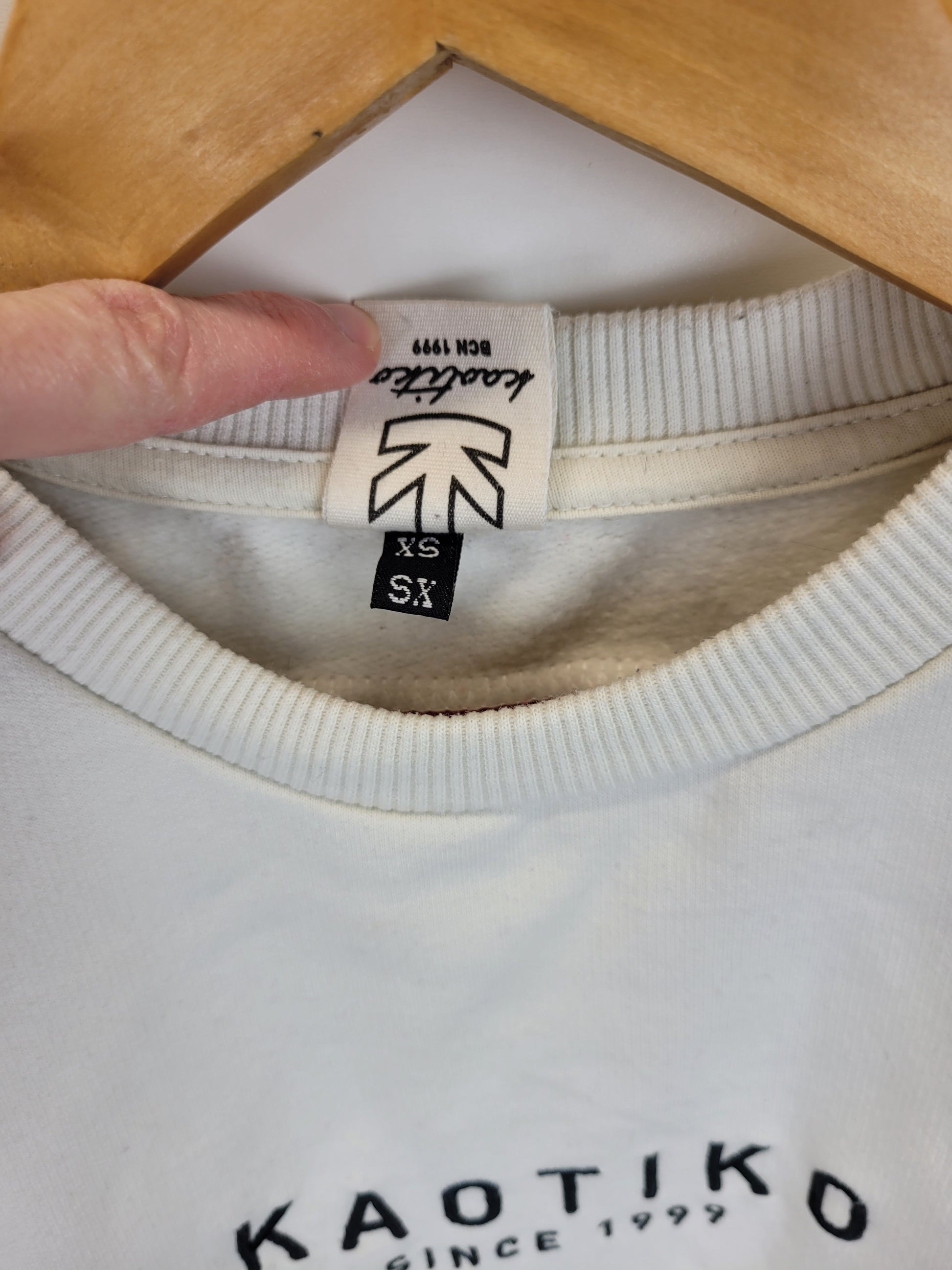Weiß bunter Pullover von Kaotiko in Größe XS (Damen) - wanderlich.com