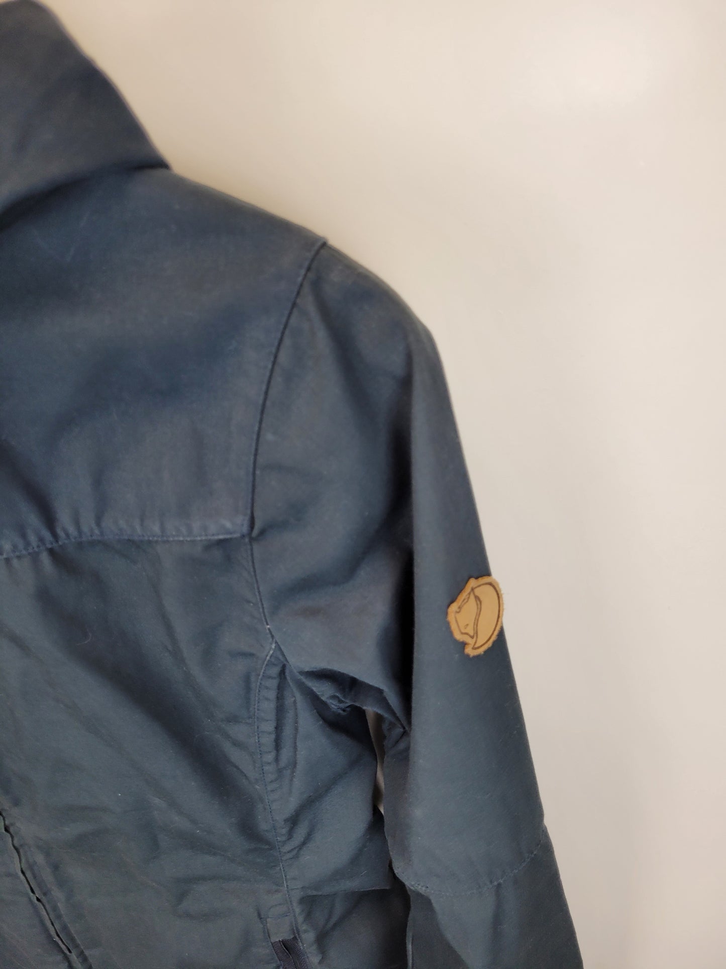 Dunkelblaue Stina Jacket von Fjällräven in Größe XS /S (Damen) - wanderlich.com