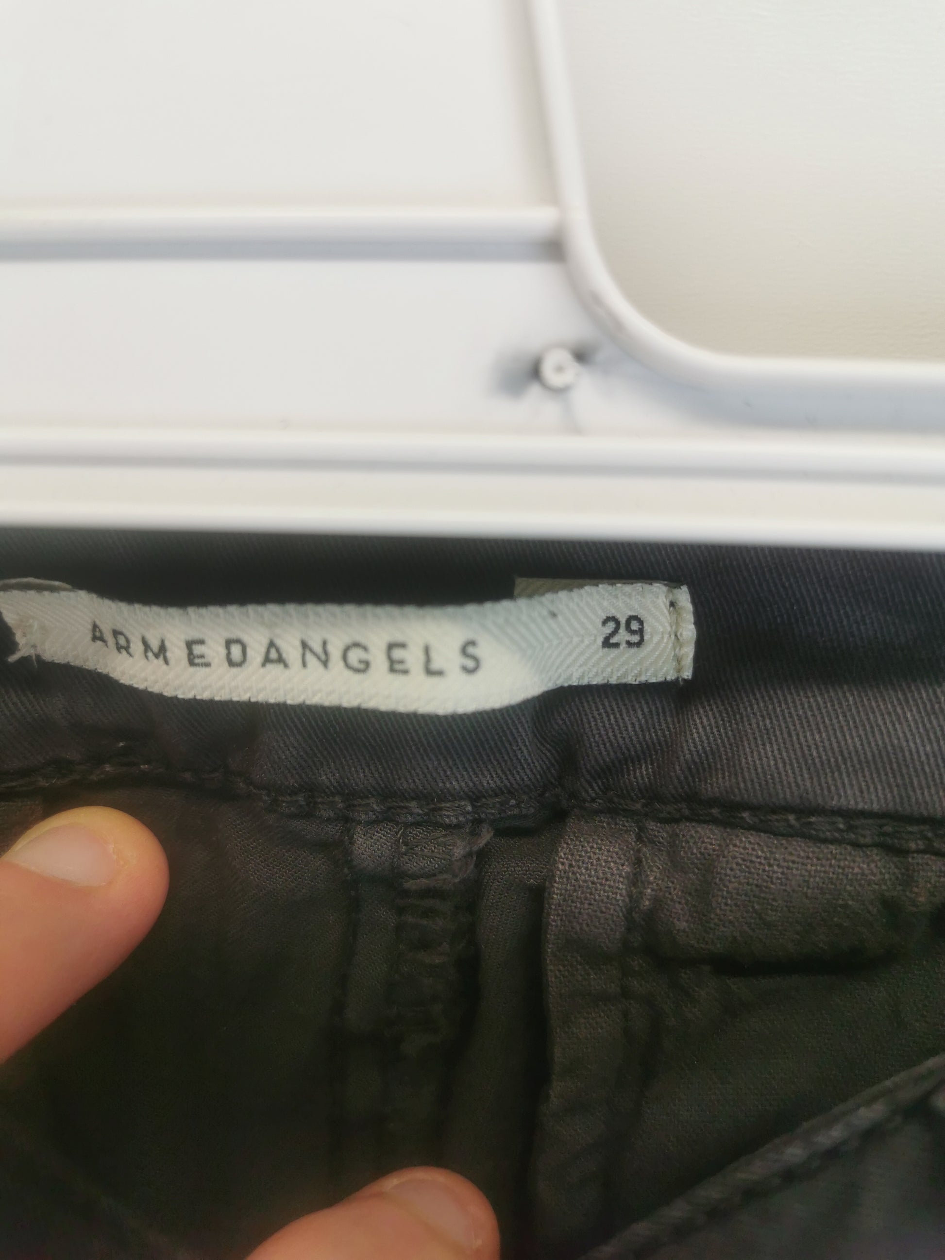 Dunkelgraue Hose von Armedangels in Größe 29 (Damen) - wanderlich.com